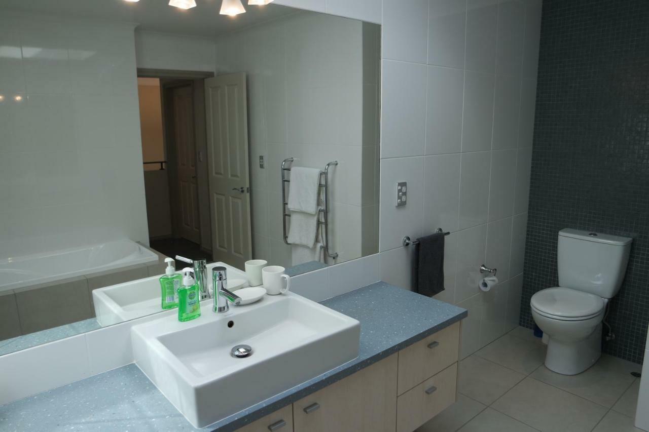 Hotel St Andrews House Hamilton Esterno foto